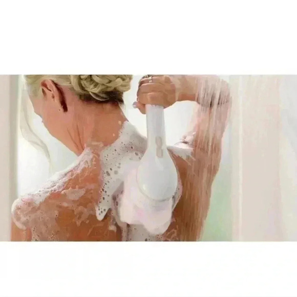 Finishing Touch Flawless Cleanse Spa Spinning Spa Brush w/3 Heads Incl Batteries - Picture 3 of 4